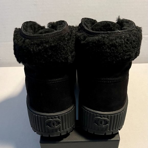 CHANEL INTERLOCKING LOGO LACE-UP BLACK SUEDE BOOTS W/ SHEARLING LINING - US 8.5 - Picture 6 of 11